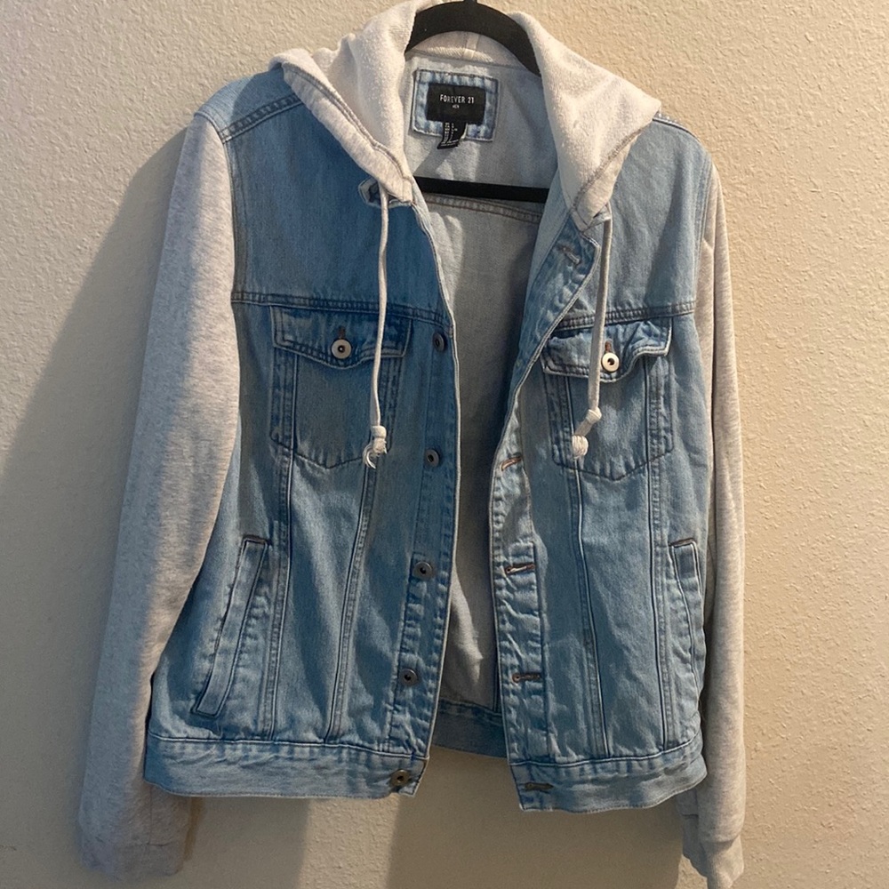 Men’s Light Denim jacket with hoodie Size LARGE